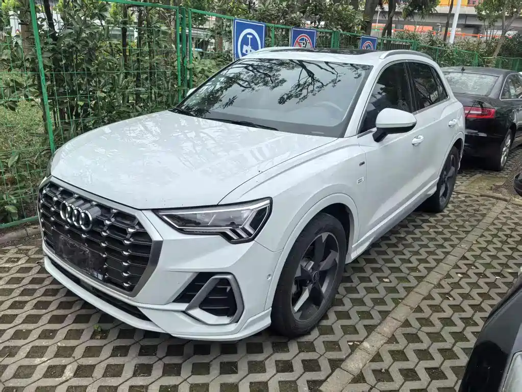 Audi Q3 2023 35 TFSI Fashion (1.4T)