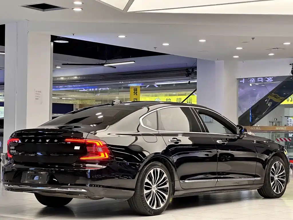 Volvo S90 PHEV — миниатюра 4