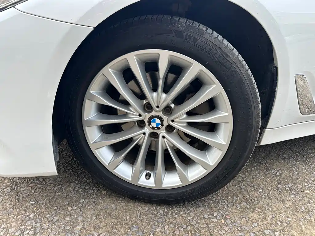 BMW 5 Series — миниатюра 10