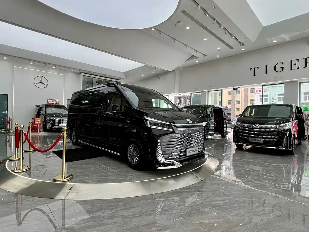 Toyota HiAce 2025 3.5L AT