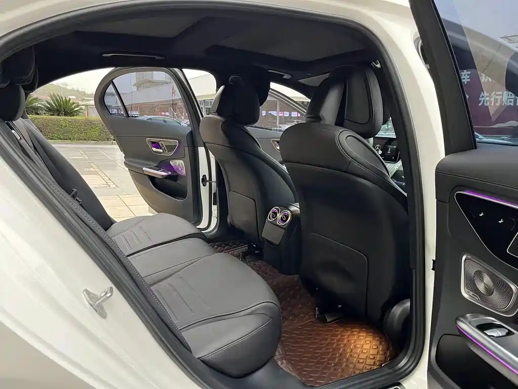 Mercedes-Benz C-Class — миниатюра 13