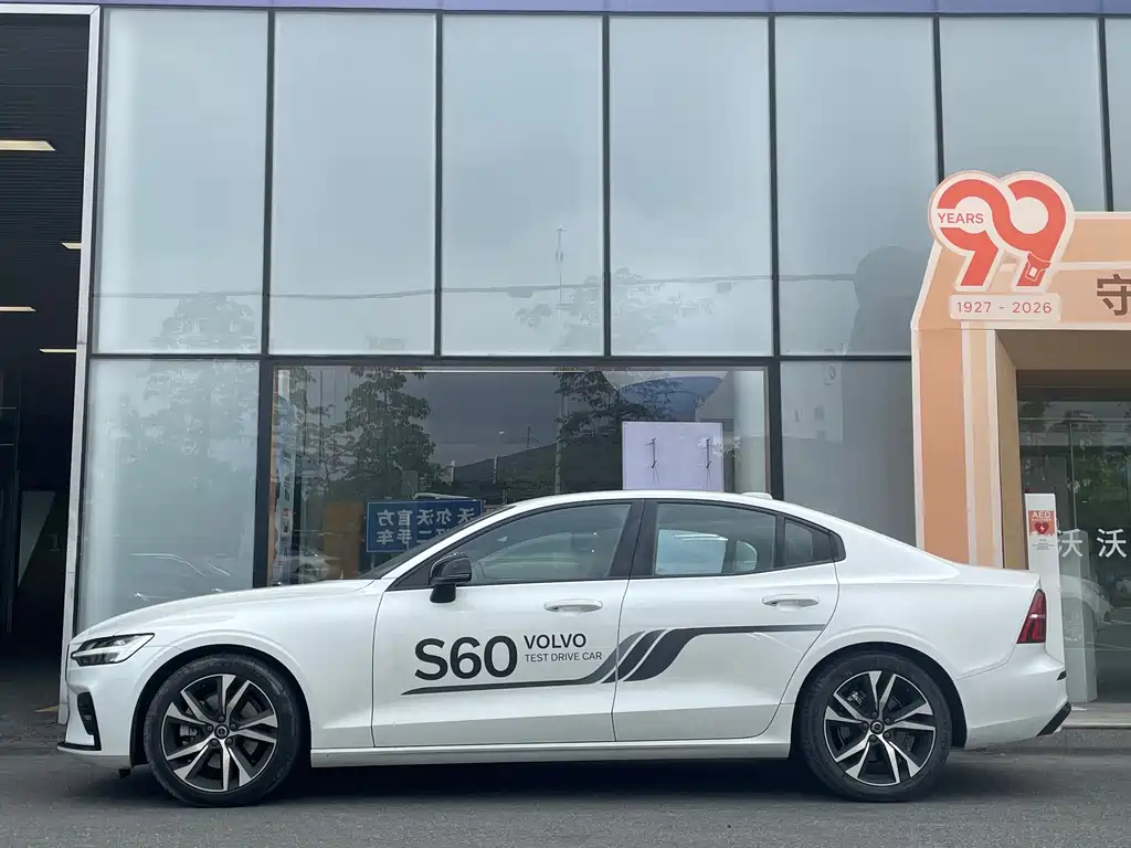 Volvo S60 2025 B5 Sport