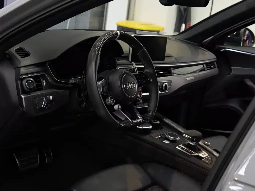 Audi RS 4 — миниатюра 7