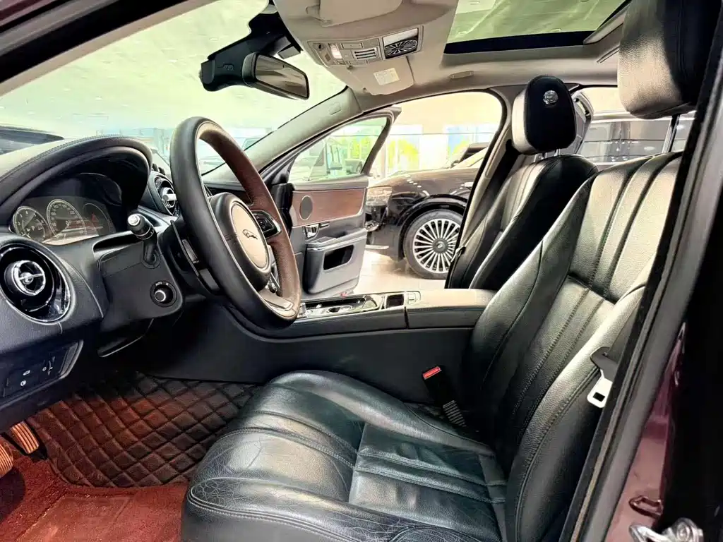 Jaguar XJ — миниатюра 7