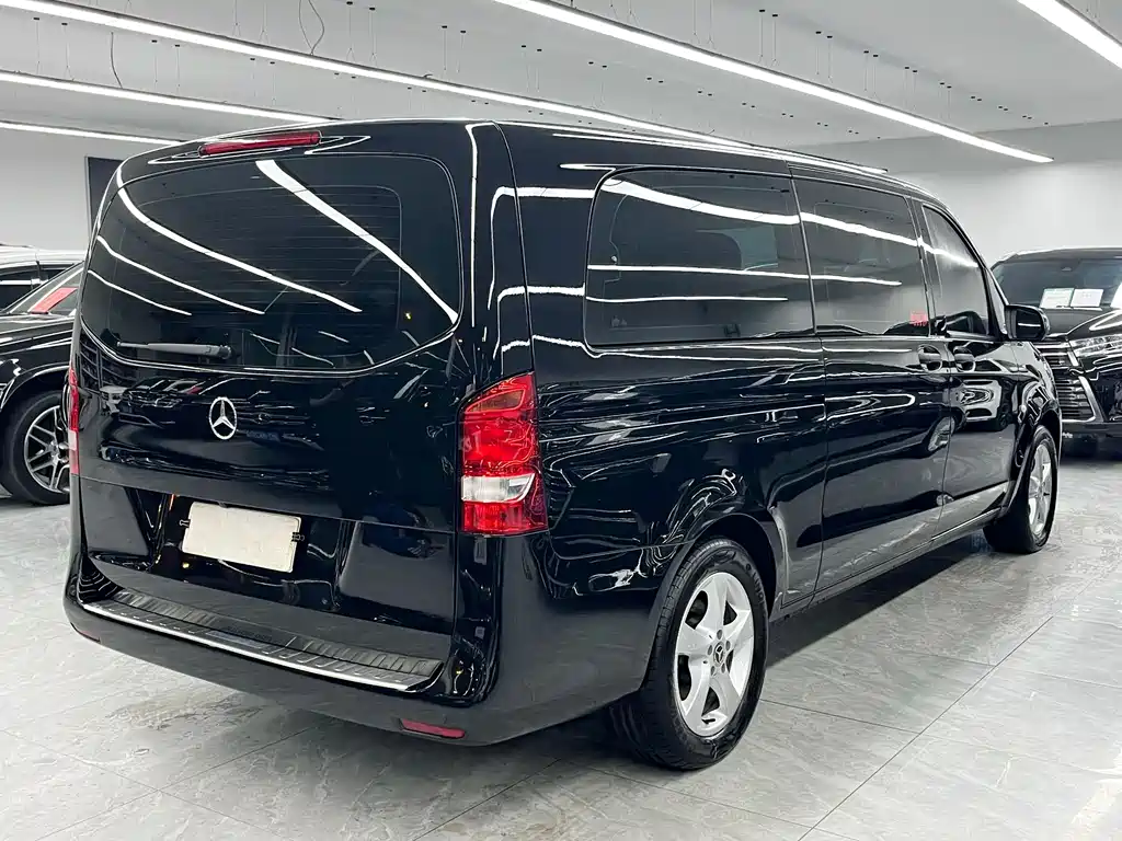 Mercedes-Benz Vito 2020 2.0T Elite 7 мест