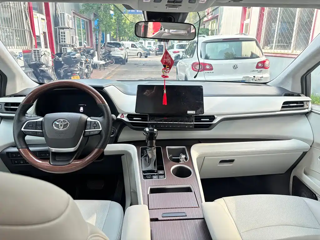 Toyota Granvia 2024 2.5L Comfort