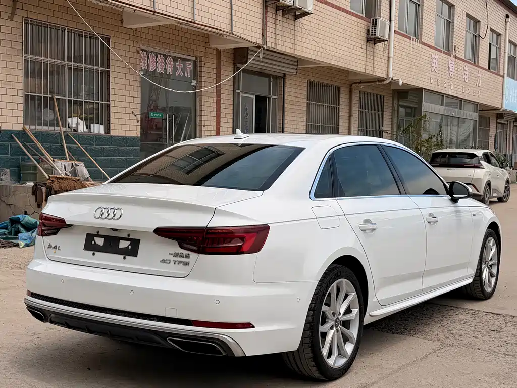 Audi A4L 2019 40 TFSI Fashion V