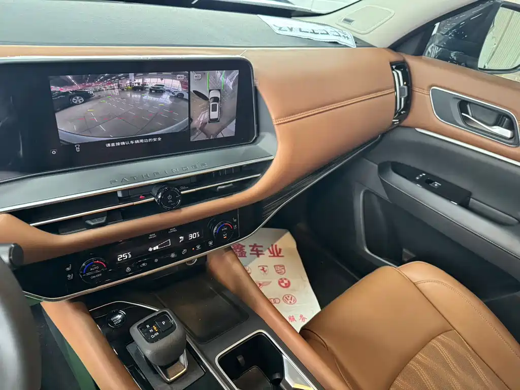 NISSAN EXPLORING THE LAND