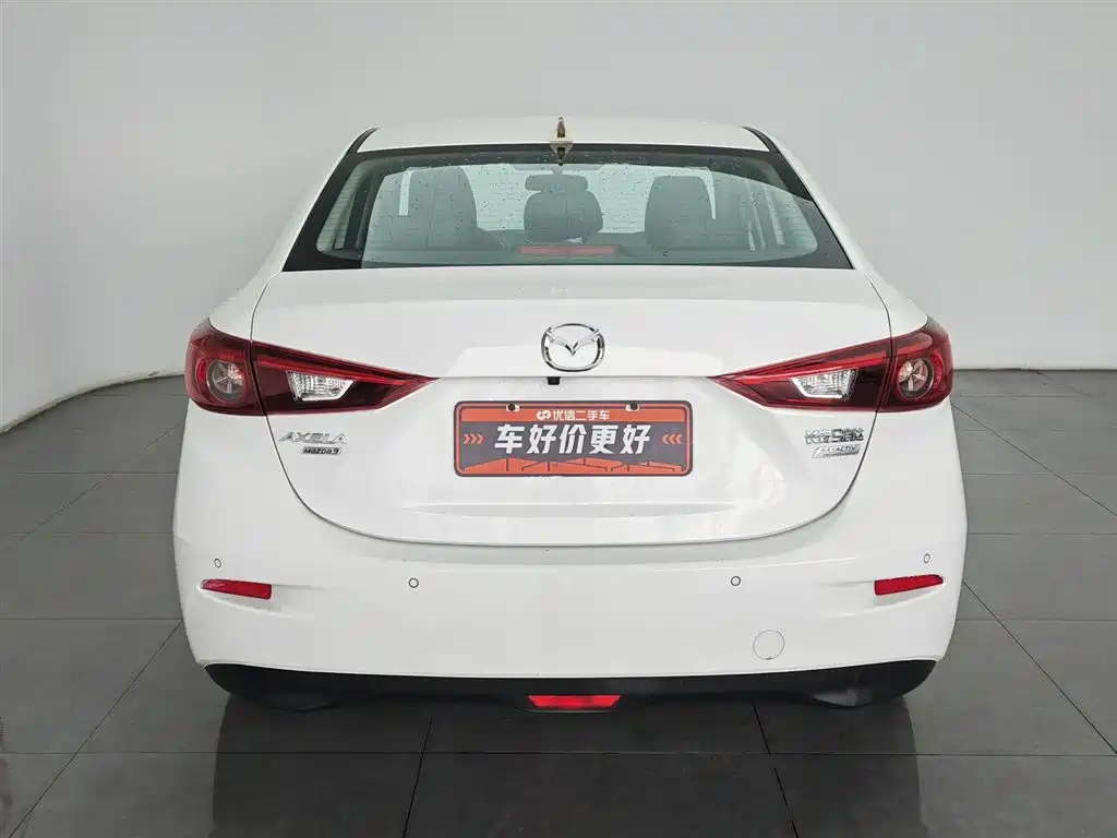 Mazda Mazda3 3 2017 1.5L AT Luxury V