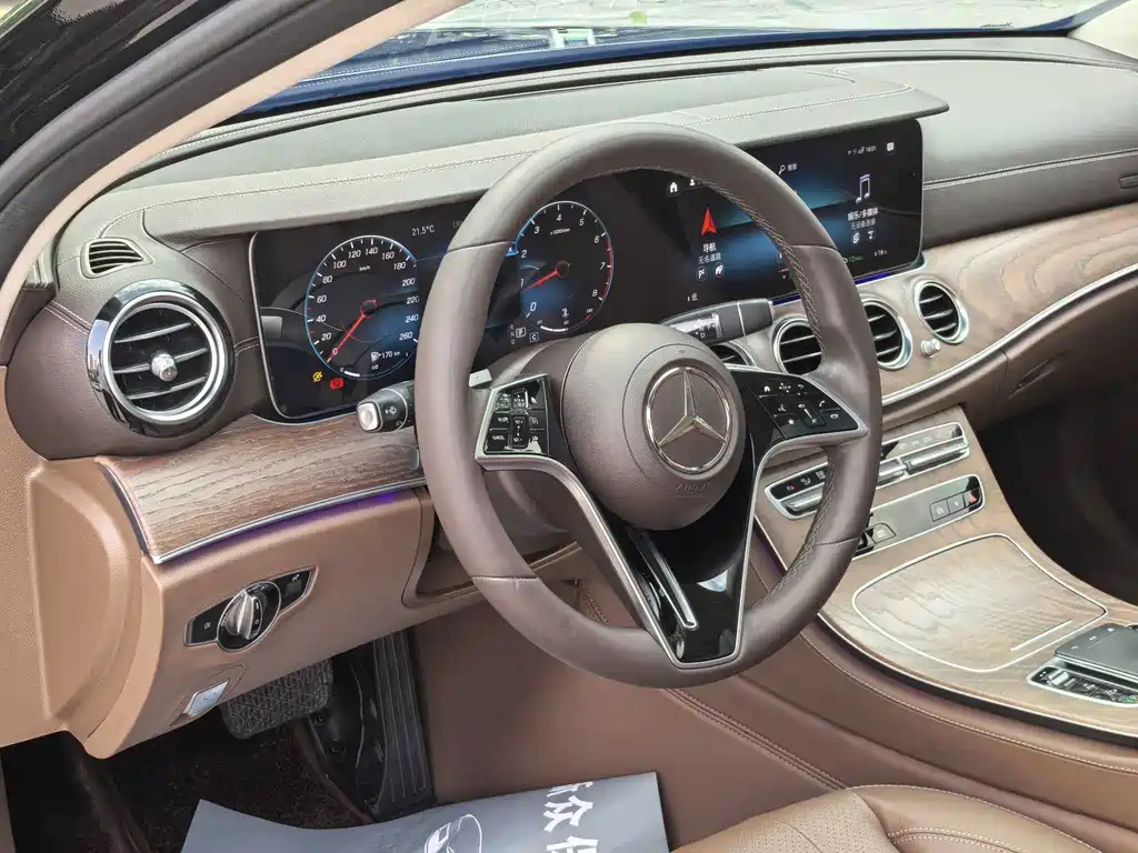 Mercedes-Benz E-Class — миниатюра 6