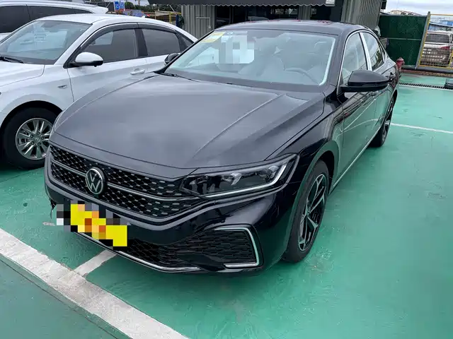 VOLKSWAGEN PASSAT 2024