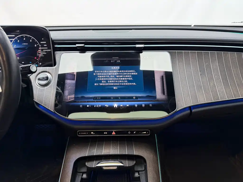 Mercedes-Benz E-Class — миниатюра 12