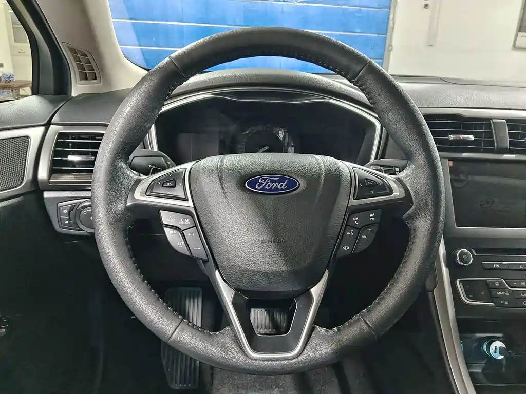 Ford Mondeo — миниатюра 12