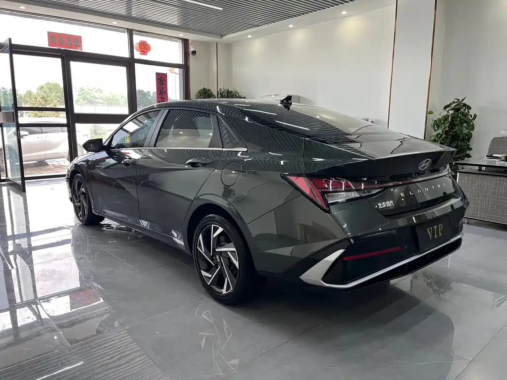 Hyundai Elantra 2023 1.5L CVT LUX Luxury