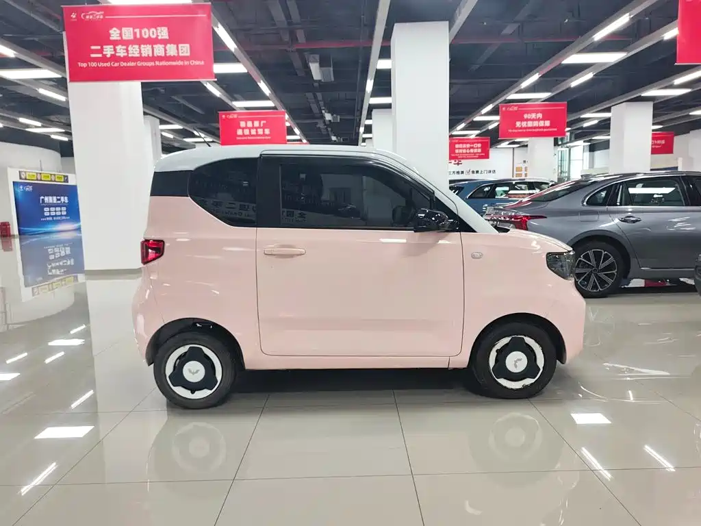 Заказать Wuling MINIEV 2021 года за 642 592 ₽  из Китая