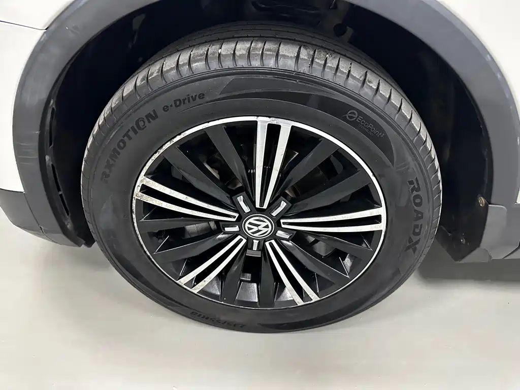 Volkswagen Tiguan L — миниатюра 26