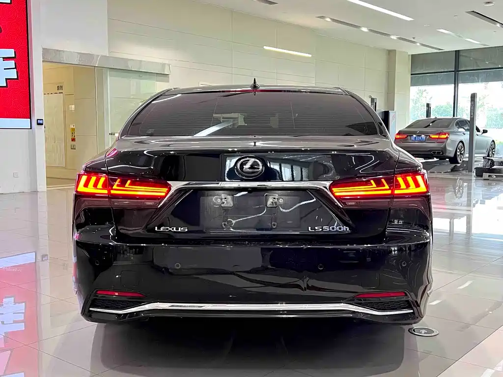 Lexus LS — миниатюра 10