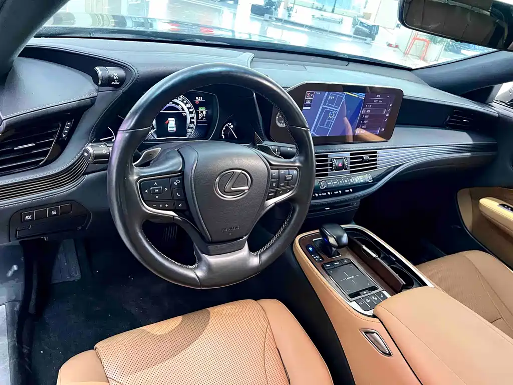 Lexus LS — миниатюра 5