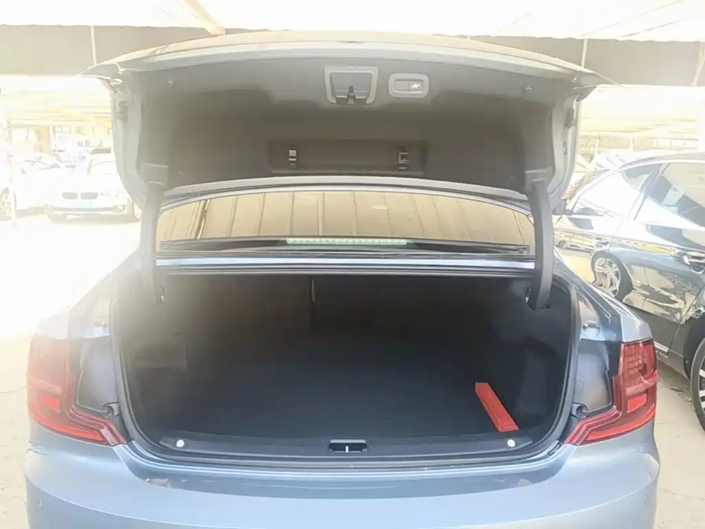 Volvo S90 — миниатюра 19