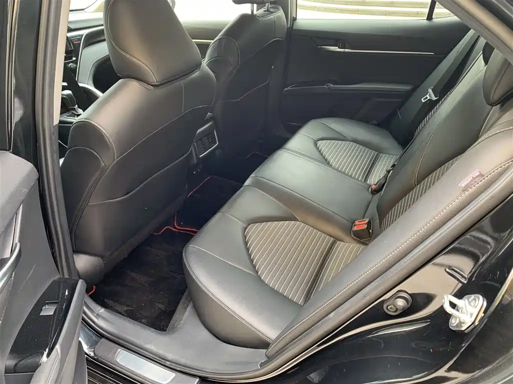Toyota Camry — миниатюра 5