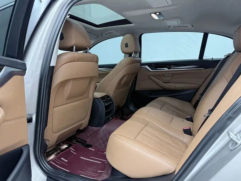 BMW 5 Series — миниатюра 10