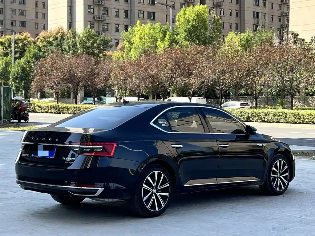 Skoda Superb — миниатюра 9