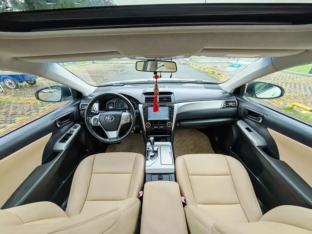 Toyota Camry — миниатюра 12