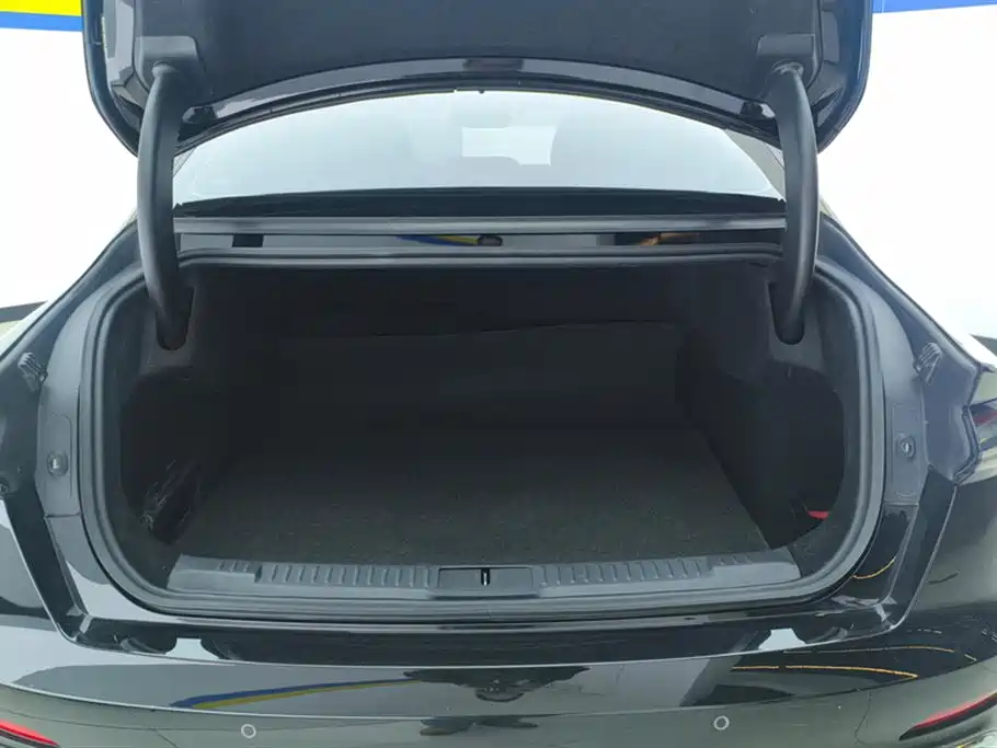 Lincoln Z 2022 i