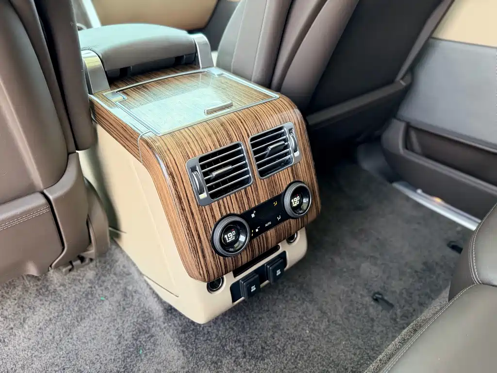 Land Rover Range Rover — миниатюра 13