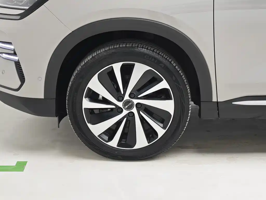 BYD PLUS New Energy — миниатюра 8