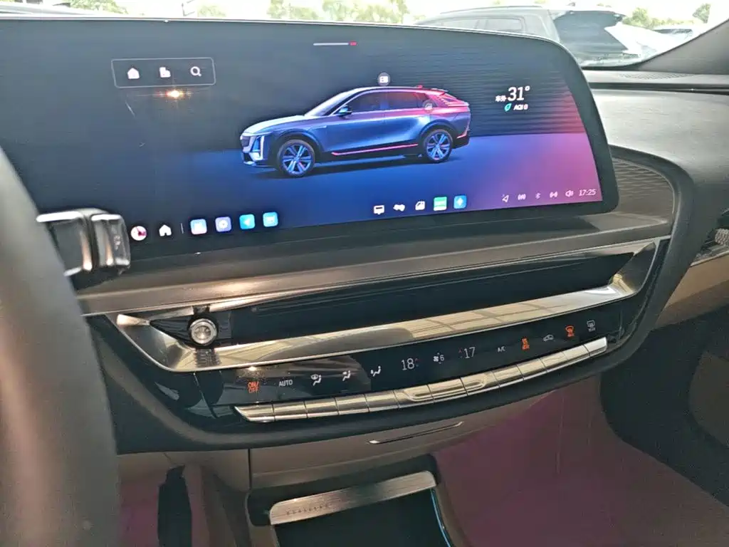 Cadillac Lyriq — миниатюра 13