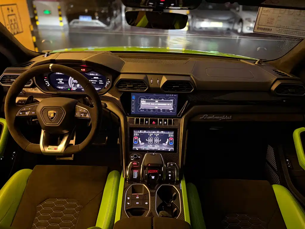 Lamborghini Urus — миниатюра 13