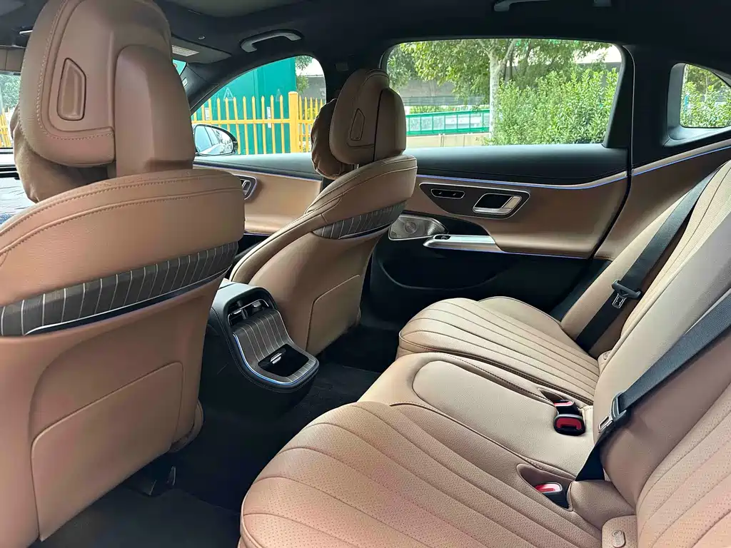 Mercedes-Benz E-Class — миниатюра 9
