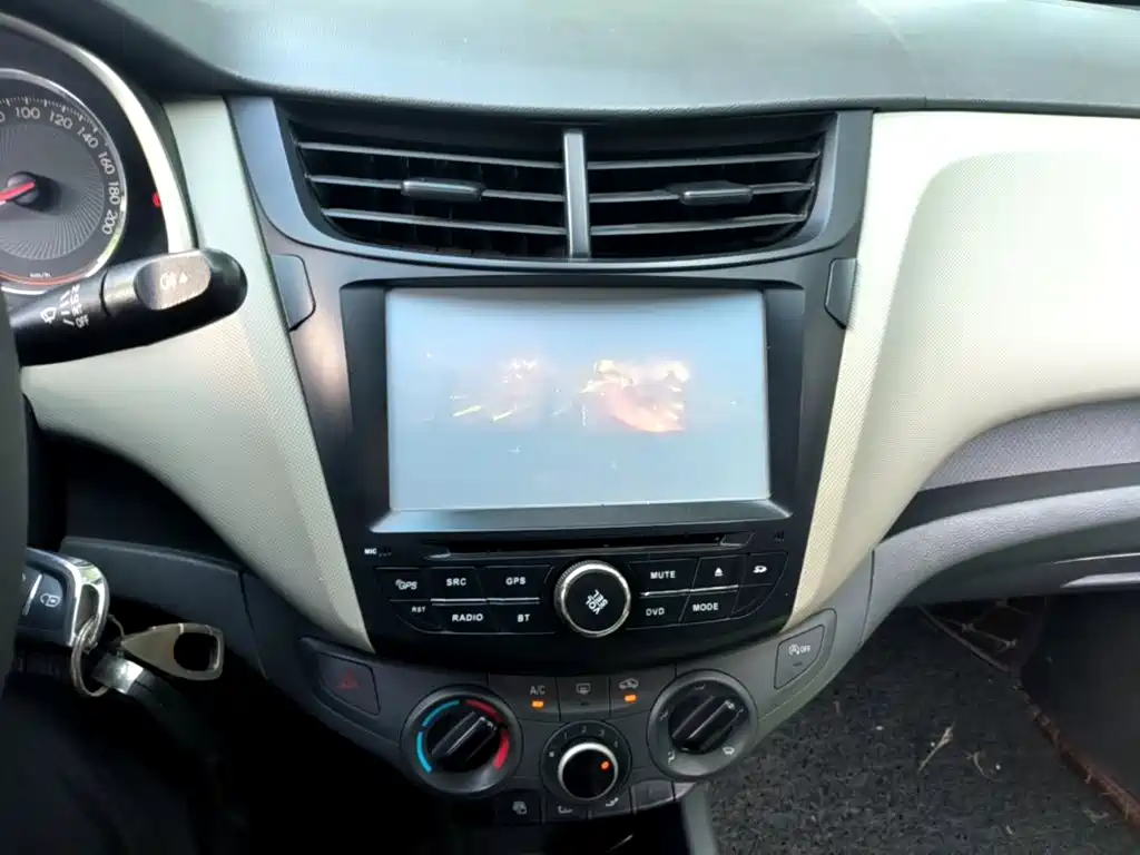 Chevrolet Sail — миниатюра 13
