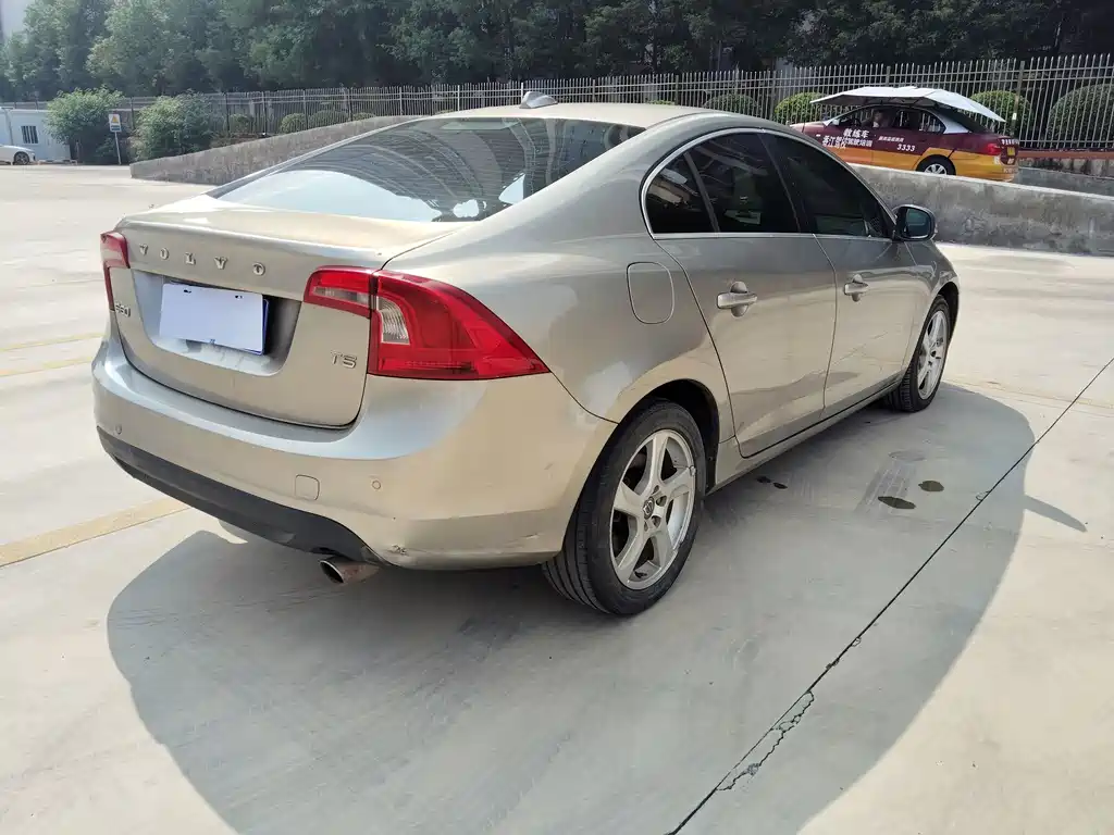 Volvo S60 (Import) — миниатюра 11