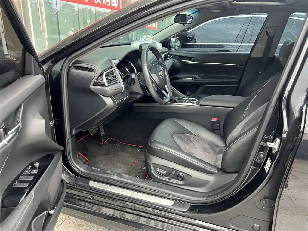 Toyota Camry — миниатюра 4