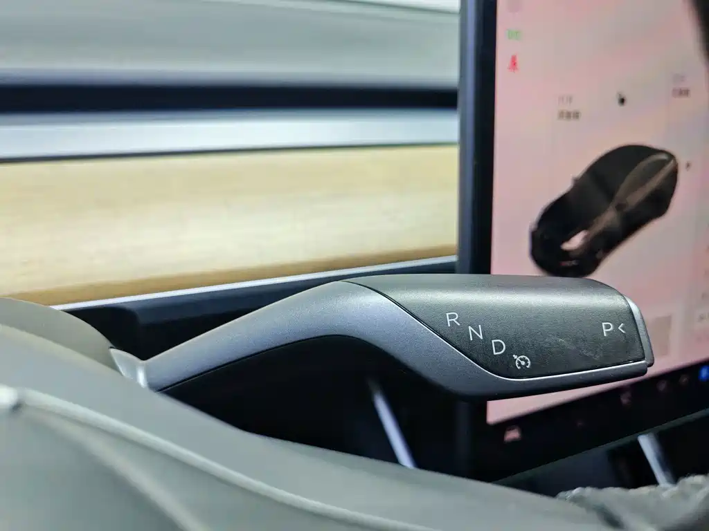 Tesla Model 3 — миниатюра 8