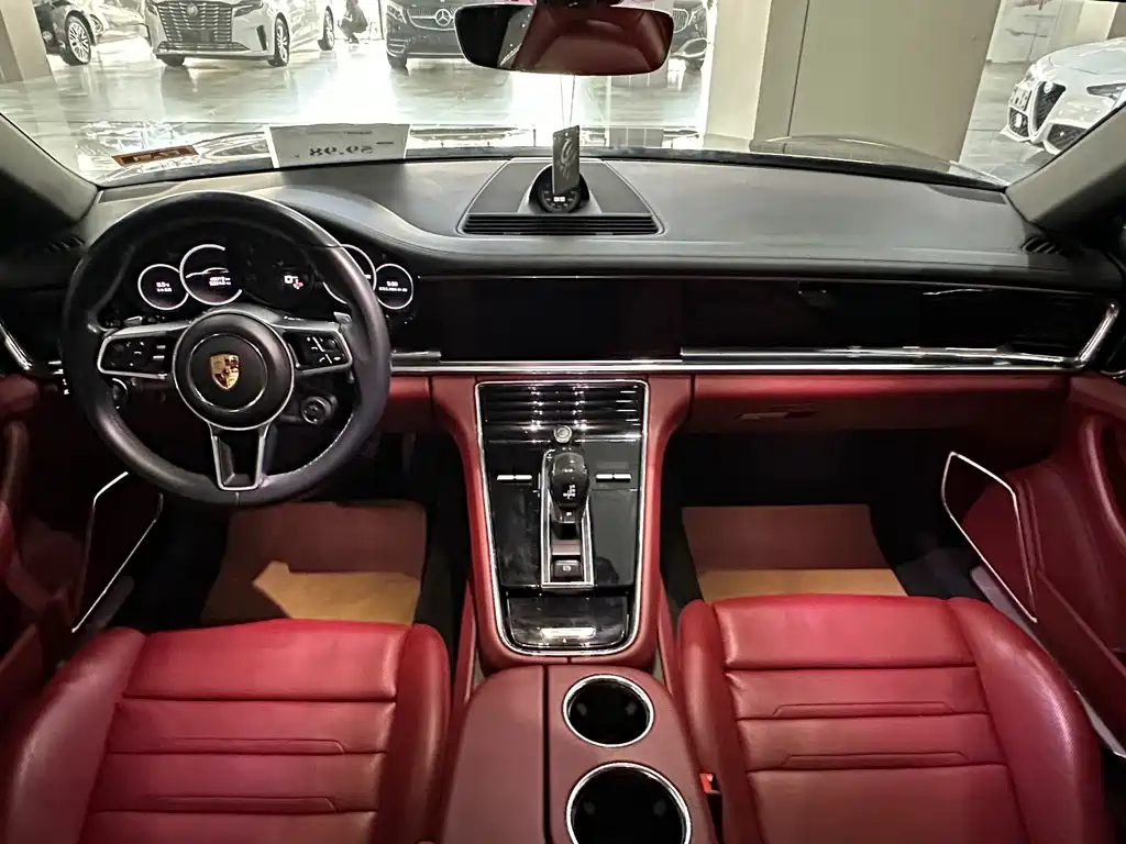 PORSCHE PANAMERA
