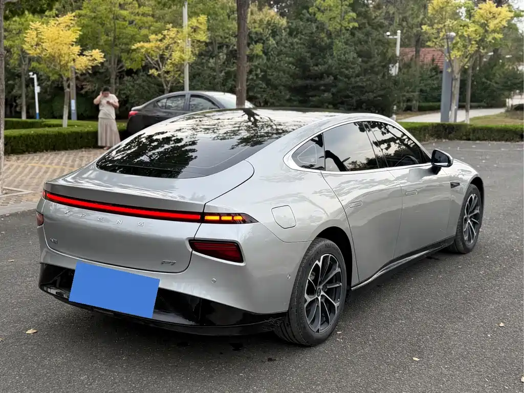 XPeng P7 — миниатюра 6