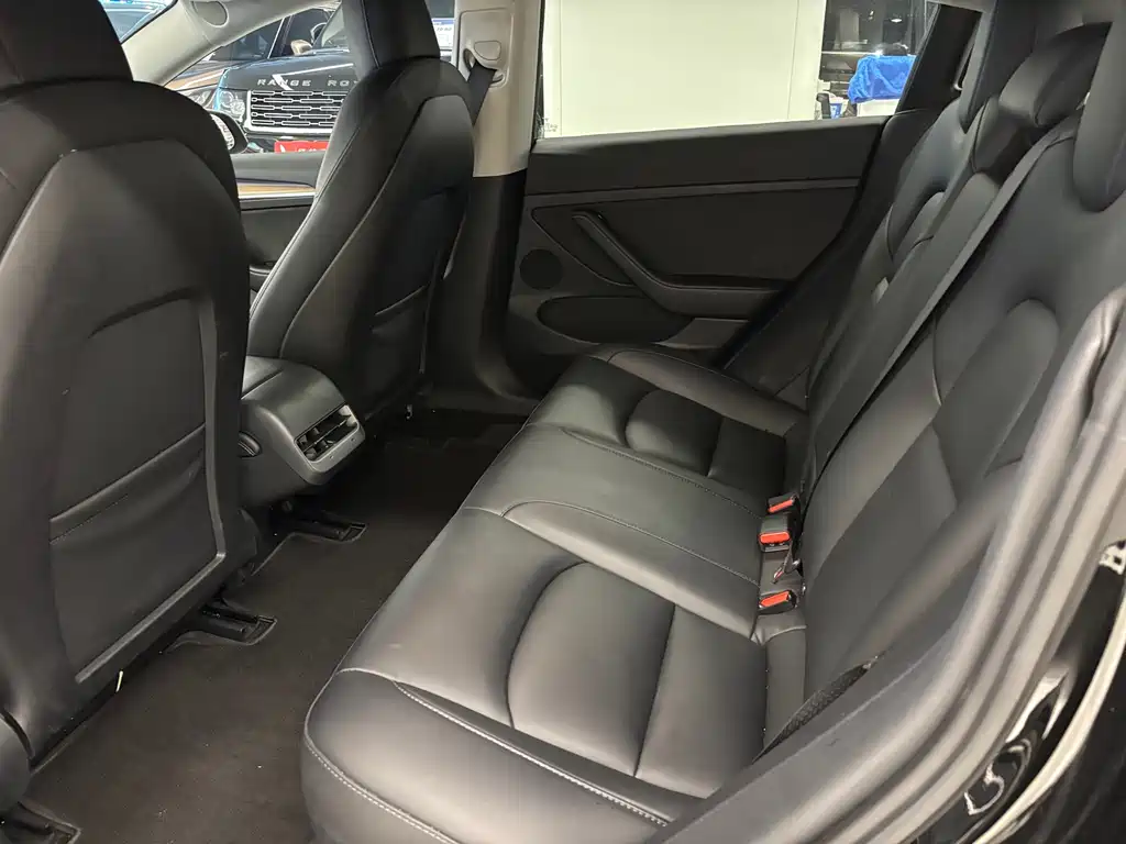Tesla Model 3 — миниатюра 9