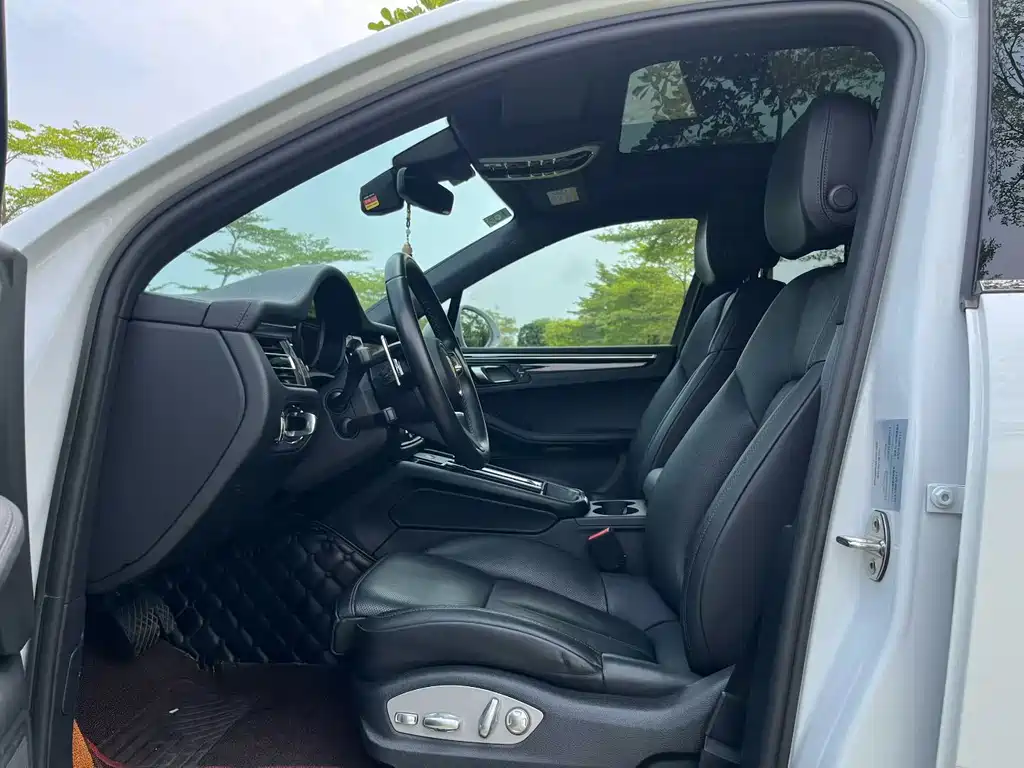 Porsche Macan — миниатюра 4