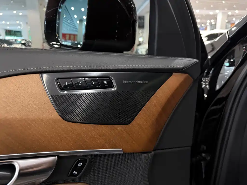 Volvo XC90 — миниатюра 17