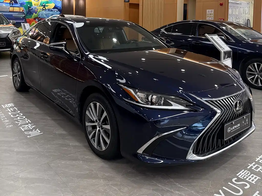 Lexus ES 2020