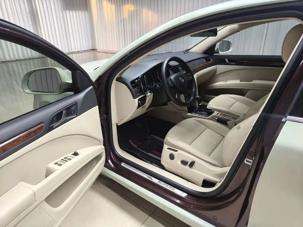Skoda Superb — миниатюра 9
