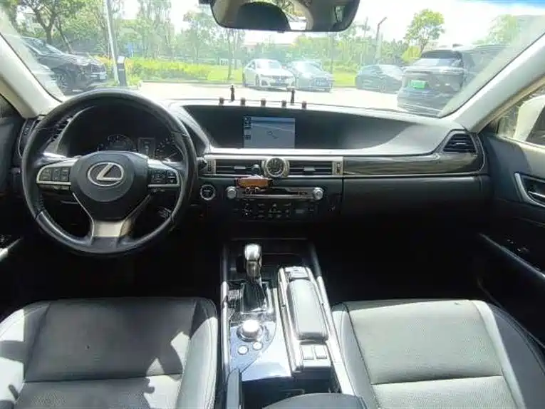 Lexus GS 2016 300h Lead