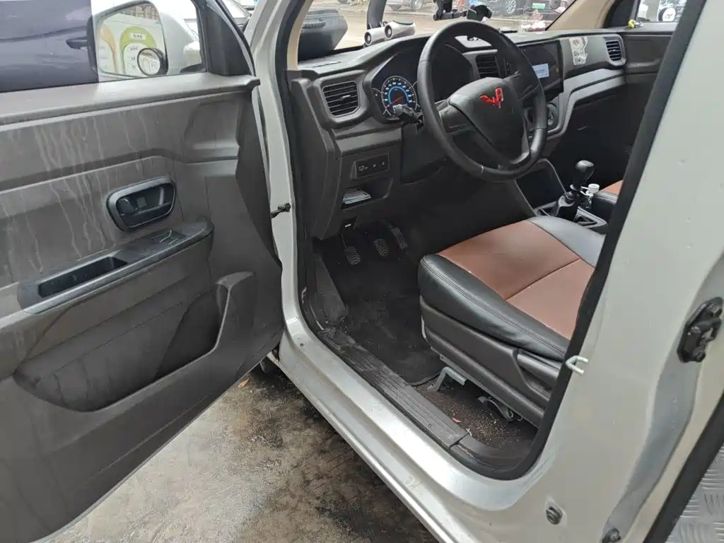 Wuling Hongguang V — миниатюра 12