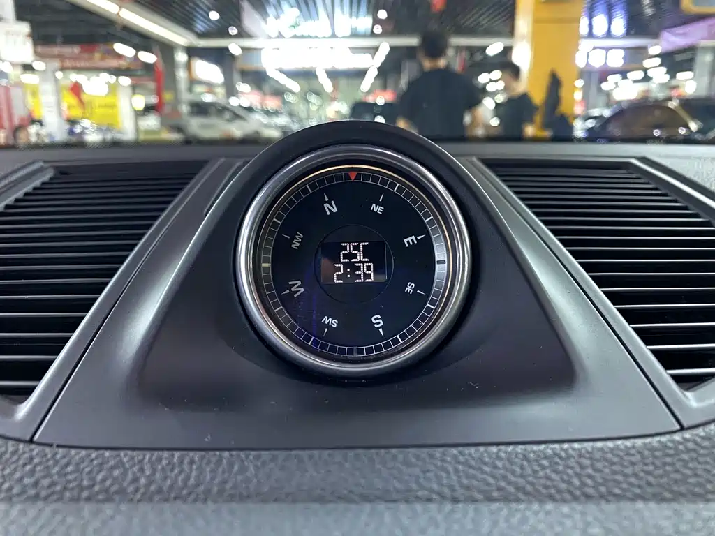 Porsche Macan — миниатюра 12
