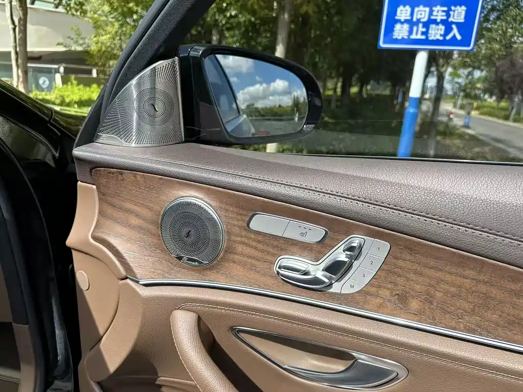 Mercedes-Benz E-Class — миниатюра 27