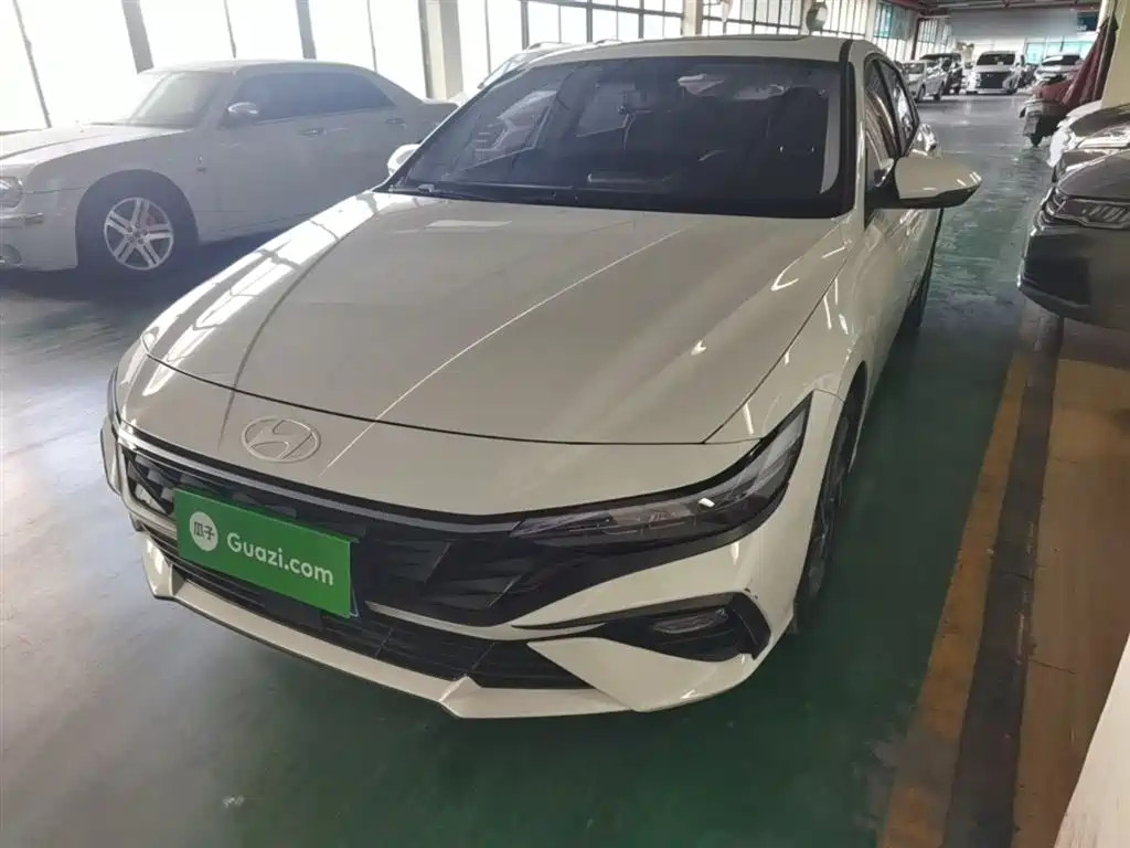 Hyundai Elantra 2024