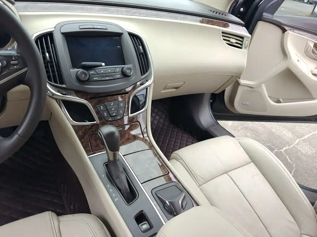 Buick LaCrosse — миниатюра 10